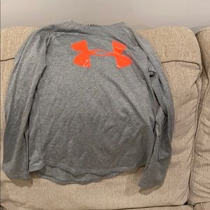 Under Armour Shirts & Tops - Girls Under Amour long sleeve shirt Under Armour Shirts & Tops - Girls Under Amour long sleeve shirt